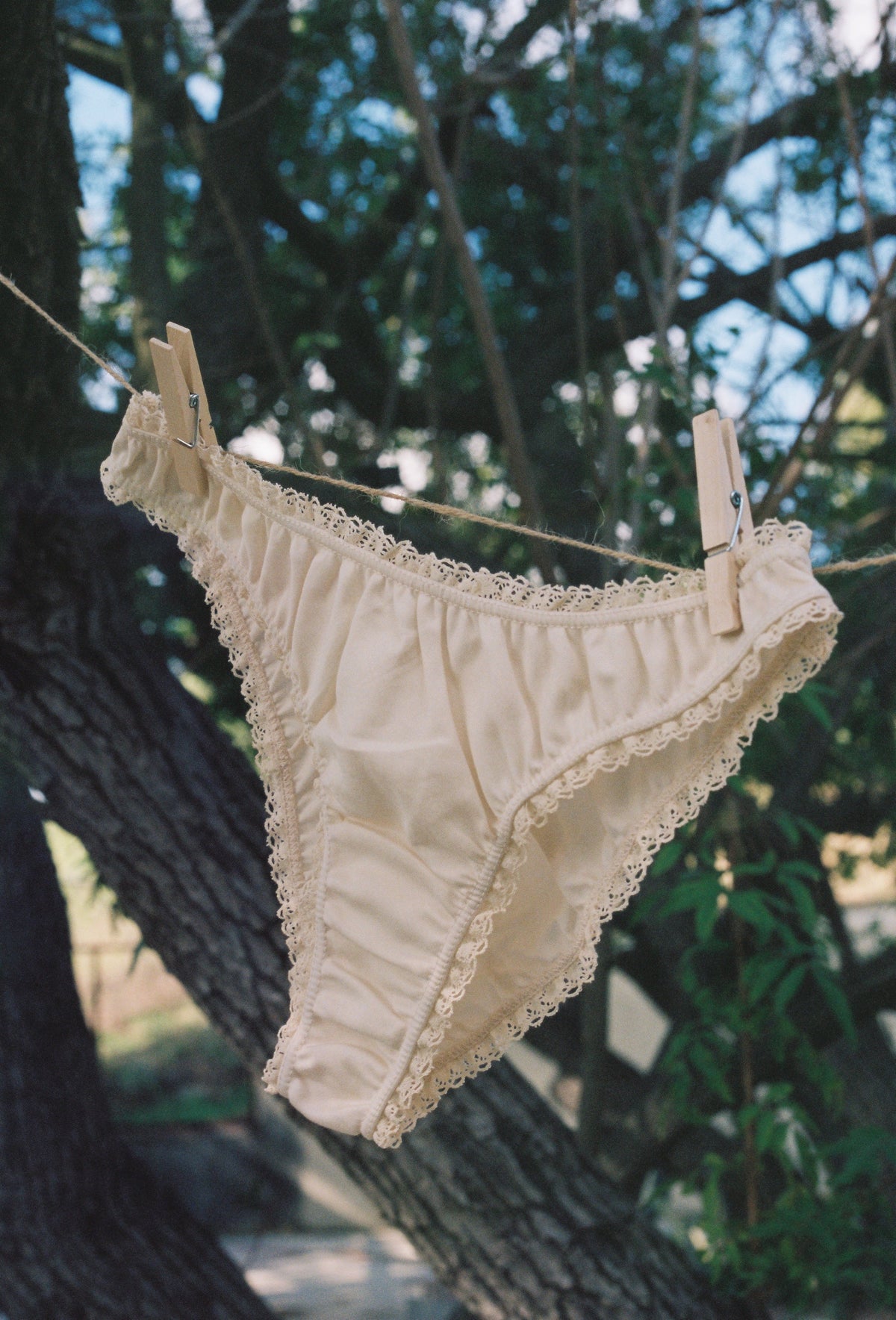 The natural frilly panties - 100% organic pima cotton