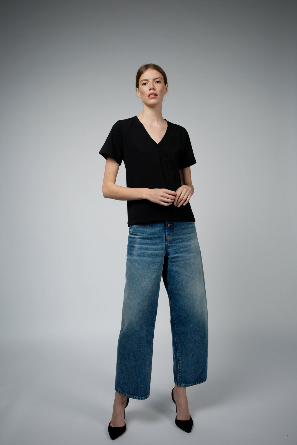 MAGDA ORGANIC COTTON V-NECK T-SHIRT IN BLACK
